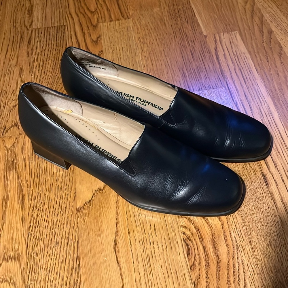 Navy Gwyn dress Hush puppies soft flex loafer with chunky heel.
